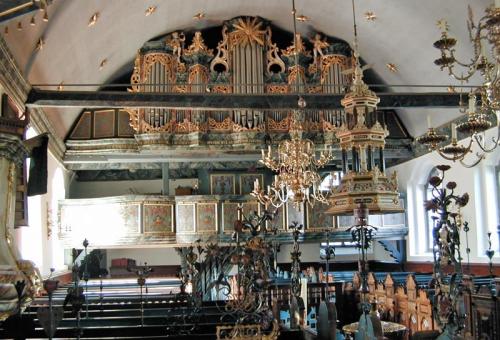 Orgelprospekt und Orgelempore nach der Restaurierung