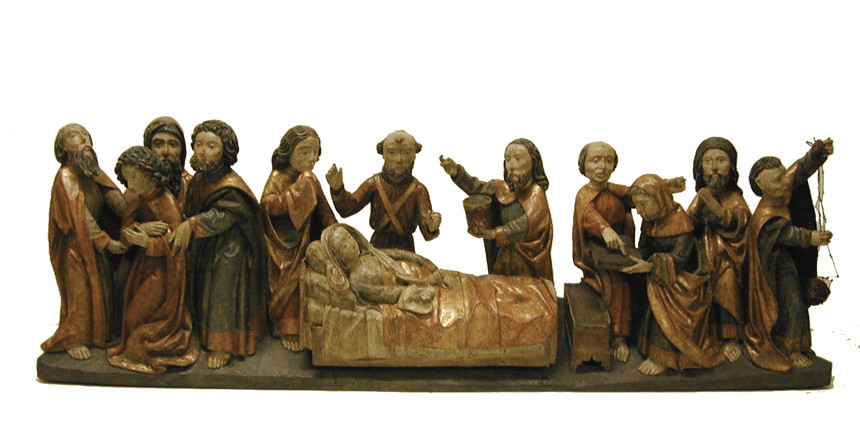 Gesamtansicht der Skulptur Muttergottes mit trauernden Jüngern